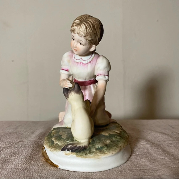 Kelvin Fine China Hand Painted Vintage Collectible Girl and Cat Figurine B-855 - Picture 5 of 5